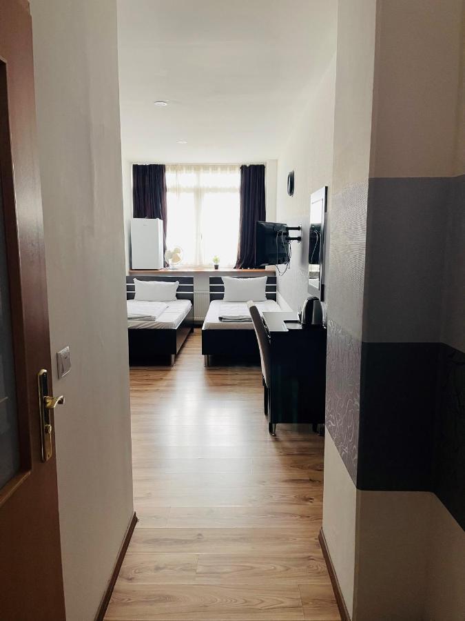 Terminal One Hotel *